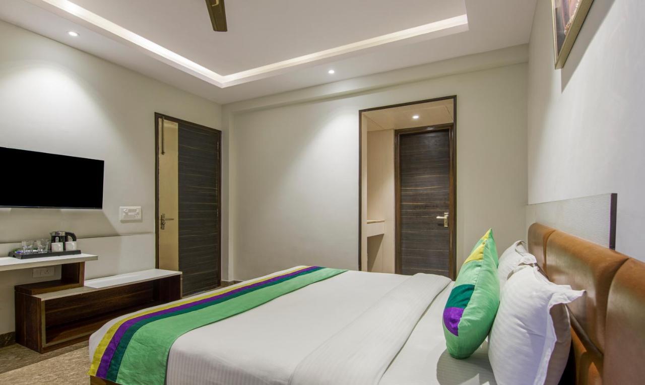 Treebo Swastika Premium Hotel Noida Exterior photo