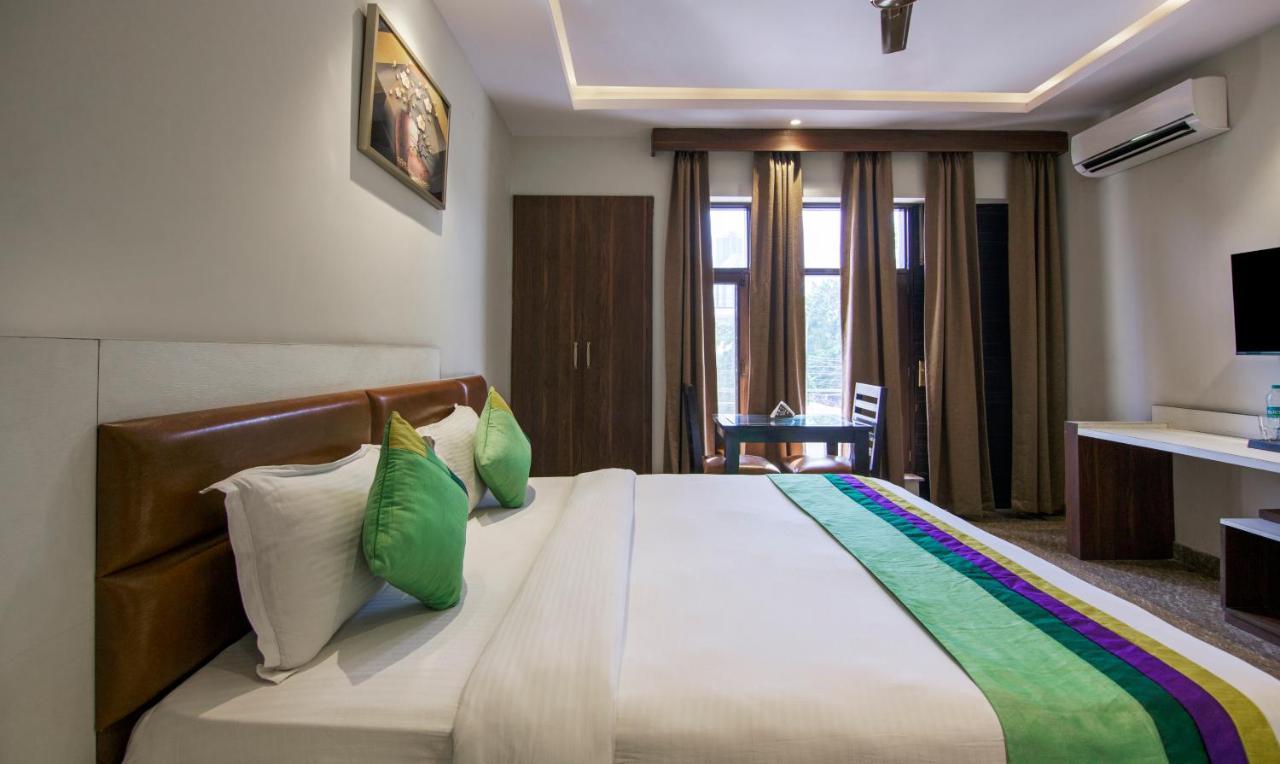 Treebo Swastika Premium Hotel Noida Exterior photo