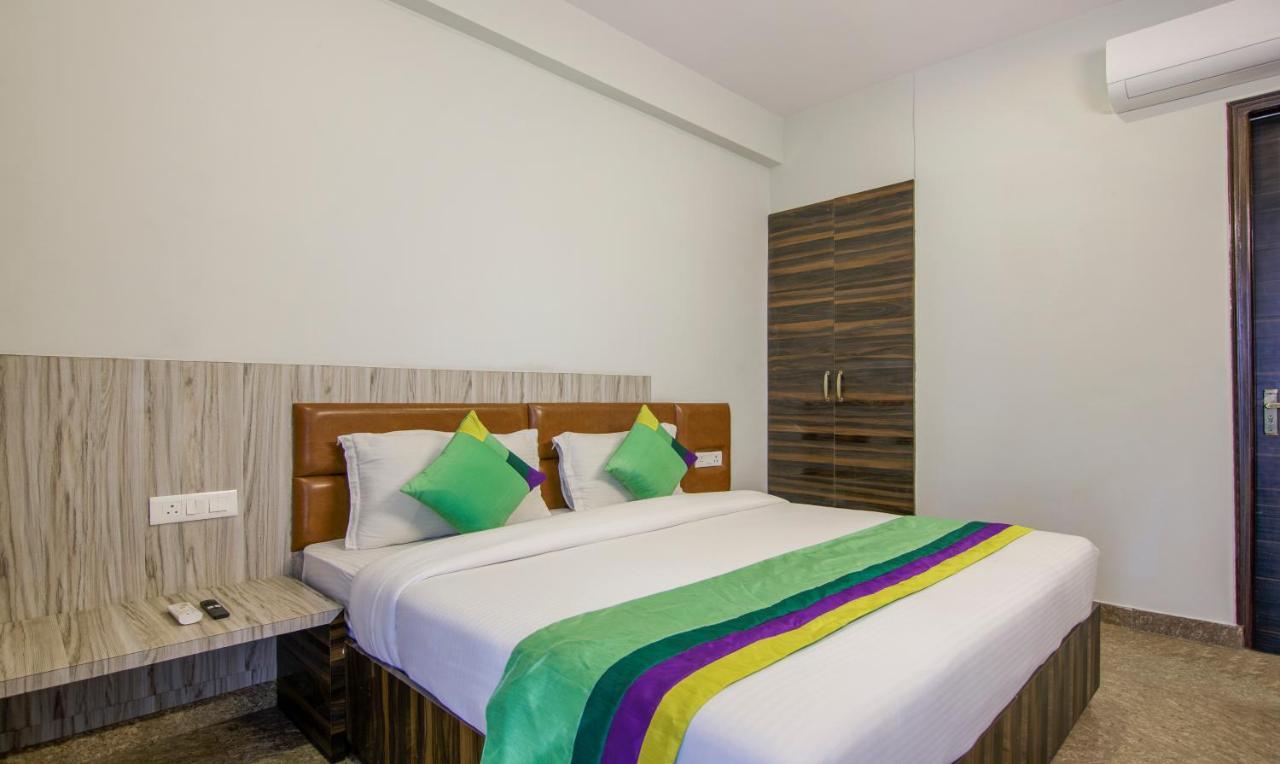 Treebo Swastika Premium Hotel Noida Exterior photo